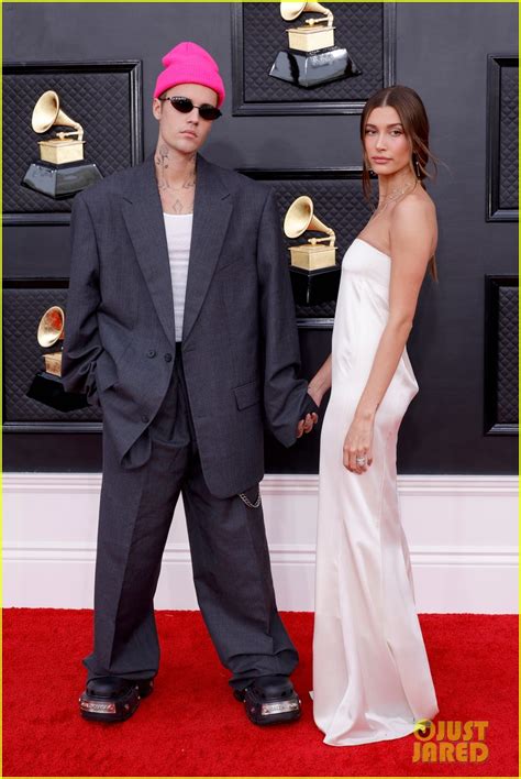 hailey bieber grammys 2022|Grammys 2022: Justin Bieber dons oversized suit on。